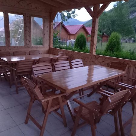 Breti'S Guesthouse Vuthaj Exteriör bild