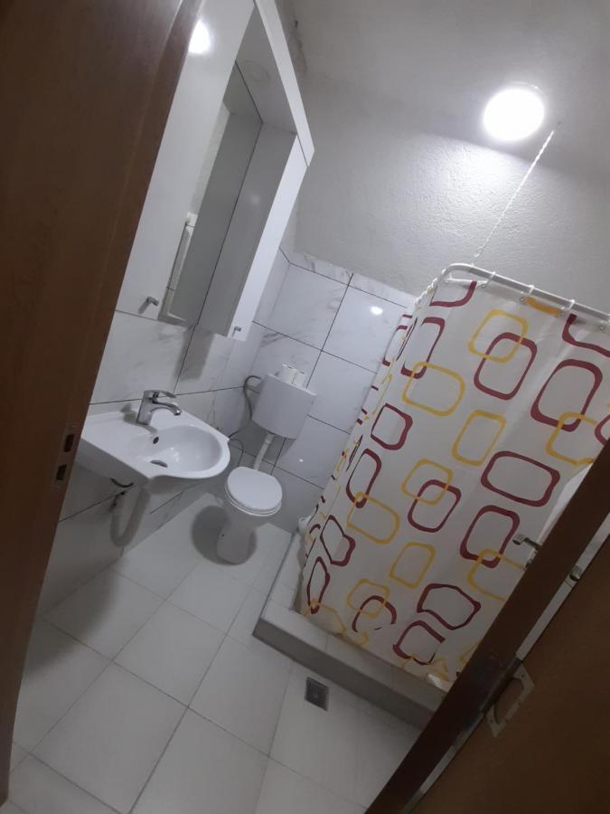Breti'S Guesthouse Vuthaj Exteriör bild